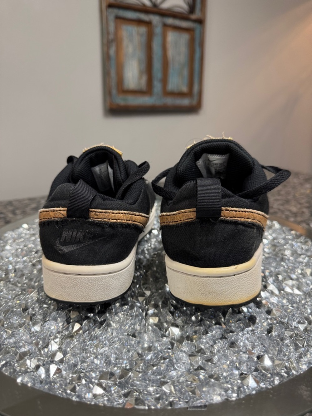 Nike Black and Tan cork leather Low-Top Sneakers 5Y - Picture 3 of 13
